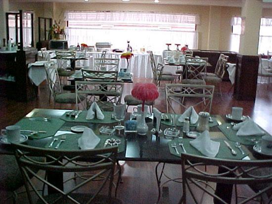 Rose Hotel Monterrey Restaurang bild